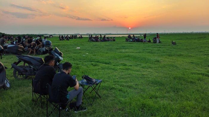 Suasana tempat piknik baru bekas rawa yang mengering di Desa Jambean Kidul, Kecamatan Margorejo, Kabupaten Pati, Jawa Tengah, Rabu (16/8/2023).