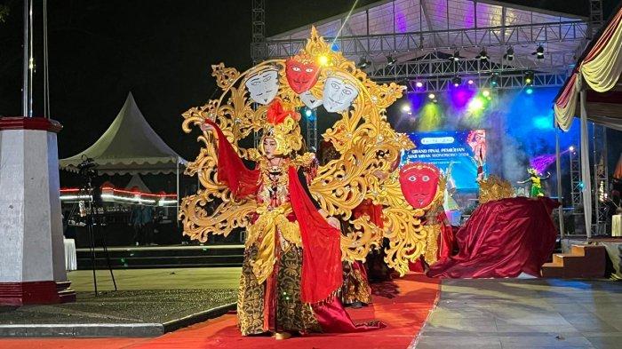 Kemeriahan Wonosobo Night Fashion Carnival (WNFC) 2024 berlangsung di Alun-alun Wonosobo, Sabtu (6/7/2024) malam.