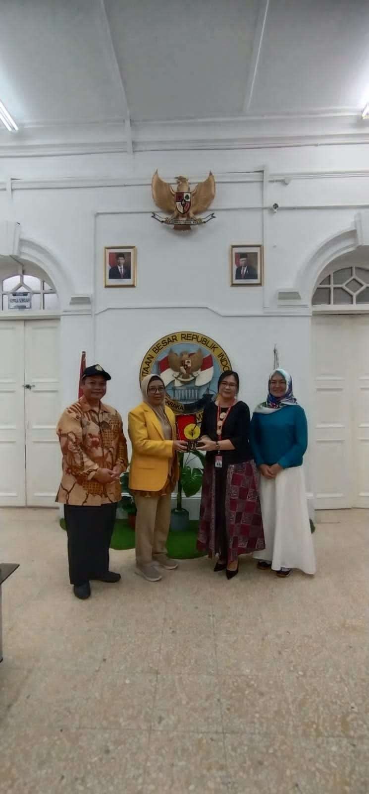 Serah Terima Mahasiswa KKN Internasional Unsoed 2023 di Malaysia