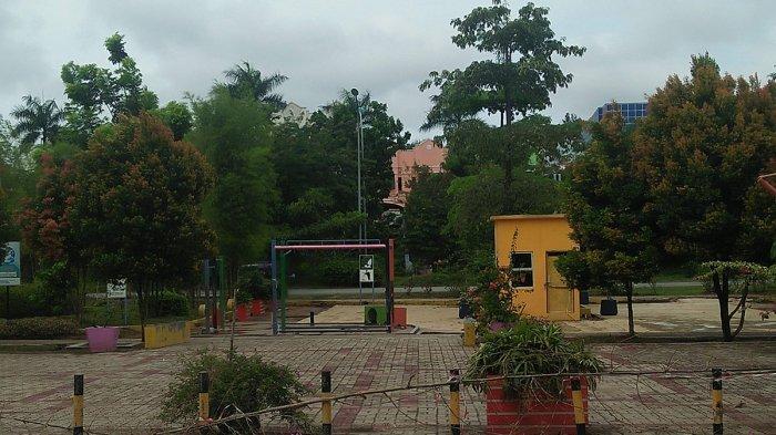 Suasana sepi Taman Gadjah Mada, Sekupang, Batam pada Jumat (1/5/2020).