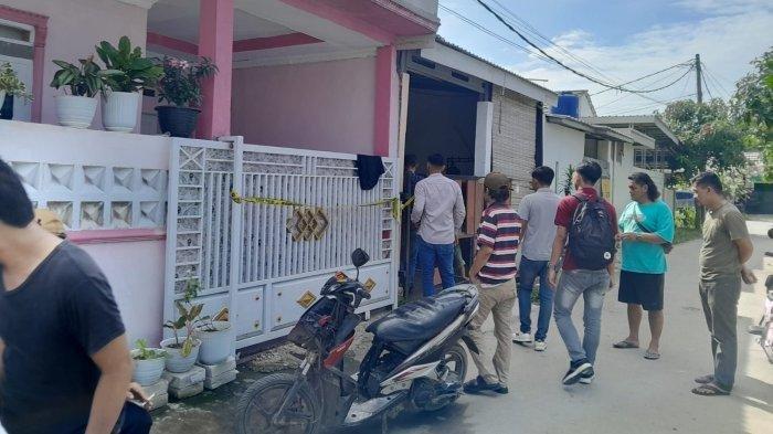 PEMBUNUHAN - Polresta Serang Kota menyelidiki kasus dugaan pembunuhan pasangan suami istri di Perumahan Puri Anggrek, Kecamatan Walantaka, Kota Serang.