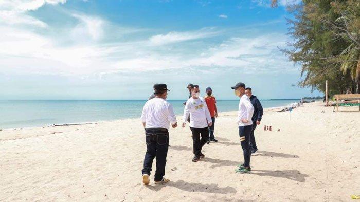 Wisata Pantai Batu Berdaun di Kecamatan Singkep, Kabupaten Lingga, Provinsi Kepri
