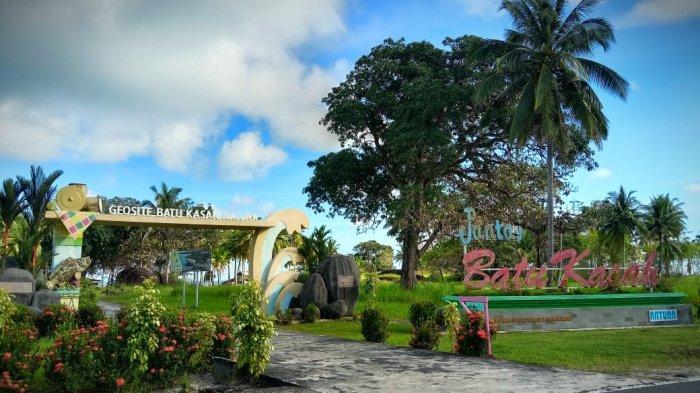 WISATA NATUNA - Geosite Pantai Batu Kasah jadi destinasi wisata Natuna, Provinsi Kepulauan Riau.