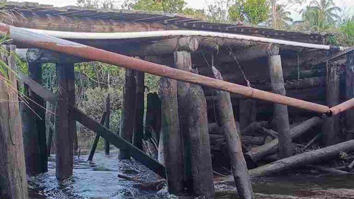 JEMBATAN - Potret tiang jembatan di Desa Tinjul, Kecamatan Singkep Barat, Kabupaten Lingga, Provinsi Kepri yang tampak mulai rapuh