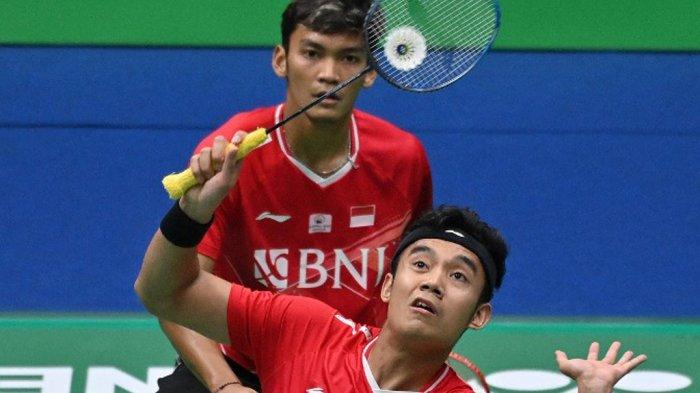 Ganda Putra Indonesia Muhammad Shohibul Fikri/Bagas Maulana saat pertandingan melawan wakil Korea Selatan Jin Yong/Na Sung-seung di Korea Open 2022, 8 April 2022.
Jung Yeon-je / AFP