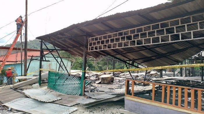KEBAKARAN - Satu unit rumah warga di Kabupaten Kepulauan Anambas, Provinsi Kepulauan Riau (Kepri) dilahap si jago merah dalam insiden kebakaran pada Kamis (11/7/2024) dinihari.
