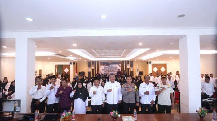 Foto bersama peserta dan pejabat Pemkab Kepulauan Anambas dalam pembukaan seleksi PPPK Anambas 2024