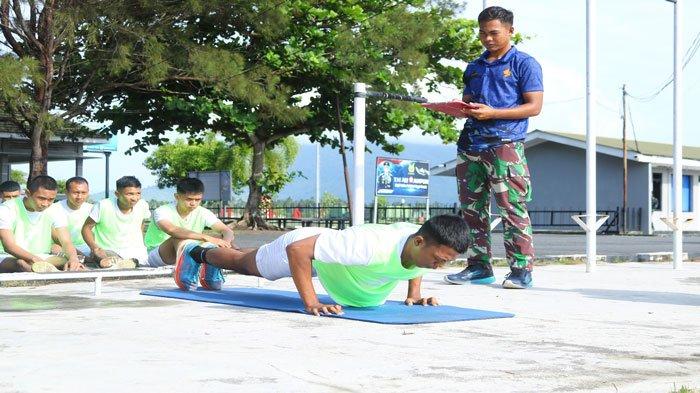 Momen casis Bintara TNI AU ikut tes samapta di Lapangan Dirgantara Lanud RSA, Natuna, Provinsi Kepulauan Riau, Rabu (11/9/2024)