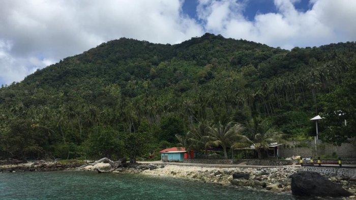 Pemandangan di pantai Arung Hijau, Desa Tiangau, Kecamatan Siantan Selatan, Anambas. 
