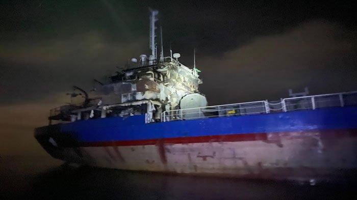 KAPAL KARGO DI BINTAN TERBAKAR - Potret api telah padam dalam insiden kapal kargo berbendera asing terbakar di perairan Berakit, Kabupaten Bintan, Provinsi Kepulauan Riau (Kepri), Selasa (16/4/2024).