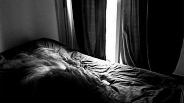 Gerah Digangguin Suara Aneh, Mahasiswi Bongkar Kamar dan Betap Syok