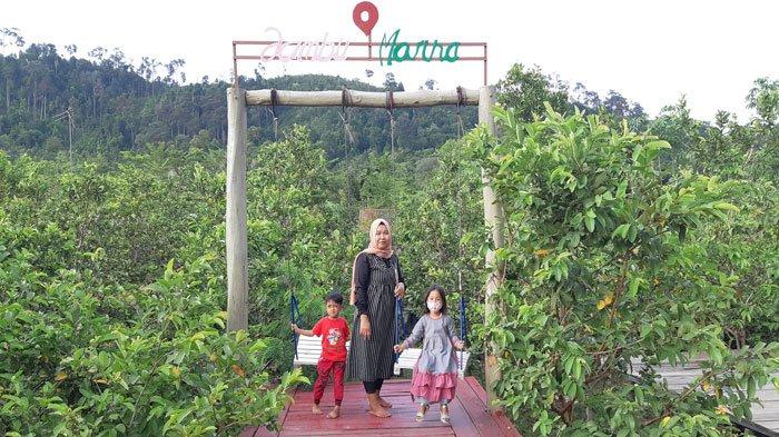 Pengunjung Kebun Jambu Marina Batam.