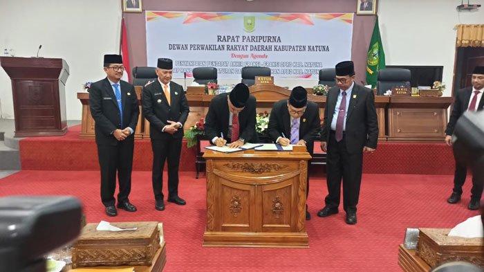 Dewan Perwakilan Rakyat Daerah (DPRD) Kabupaten Natuna menggelar paripurna dengan agenda penyampaian pendapat akhir fraksi-fraksi DPRD Kabupaten Natuna terhadap Rancangan Peraturan Daerah Perubahan APBD Natuna Tahun Anggaran 2023 di Ruang Paripurna, Kantor DPRD, Jalan Yos Sudarso, Kecamatan Bunguran Timur pada Kamis (21/9/2023).