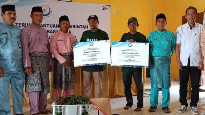 Pemerintah Beri Bantuan ke Kelompok Budidaya Rumput Laut di Desa ...