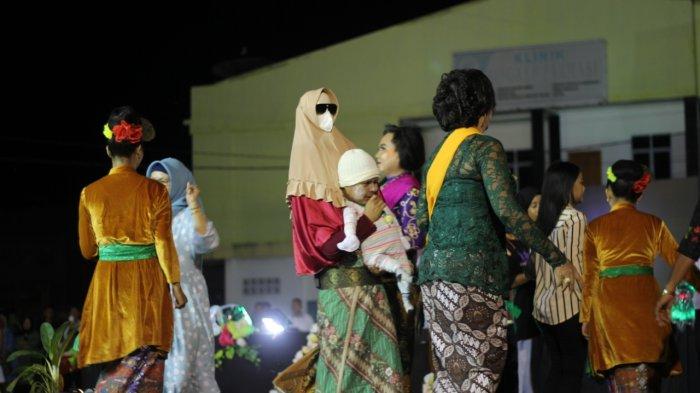 Potret tarian Joget Dangkong saat menutup kegiatan Festival Warisan Bunda Lingga di Implasemen Dabo Singkep, Kabupaten Lingga, Provinsi Kepri, Senin (21/8/2023) malam