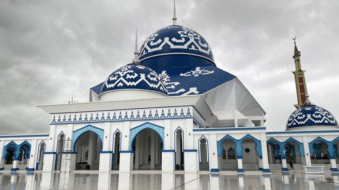 Pesona Masjid Agung Engku Hamidah Batam yang jadi destinasi wisata religi di Batam, Kepri.