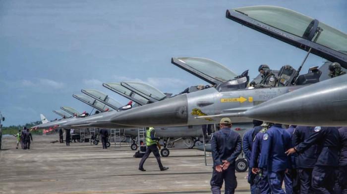 JET TEMPUR - Angkatan Udara Thailand menggelar latihan tempur tahunannya di Pangkalan Udara U-Tapao di Provinsi Rayong pada hari Rabu, dengan fokus pada operasi di Teluk Thailand. (Foto: Angkatan Udara Kerajaan Thailand).
