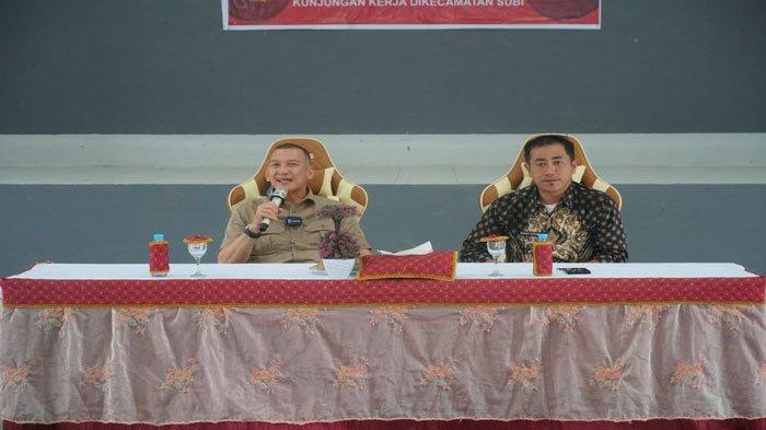 Wakil Bupati Natuna, Rodhial Huda menghadiri acara sosialisasi pencegahan stunting kepada kader penurunan stunting, bertempat di Gedung Aula Pertemuan Subi, Kecamatan Subi, Natuna, Kamis, (23/11/2023)