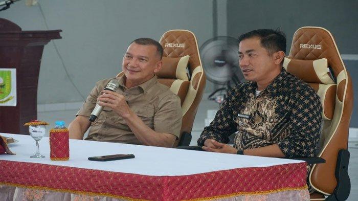 Wakil Bupati Natuna, Rodhial Huda menghadiri acara sosialisasi pencegahan stunting kepada kader penurunan stunting, bertempat di Gedung Aula Pertemuan Subi, Kecamatan Subi, Natuna, Kamis, (23/11/2023)