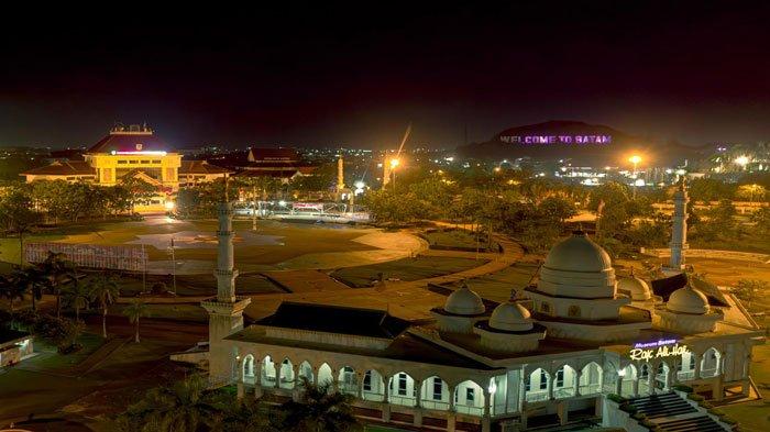 Ikon Welcome to Batam saat malam hari