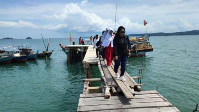Kondisi Pelabuhan di Serteh, Desa Kelumu, Kecamatan Lingga, Kabupaten Lingga, Kepri perlu direhab