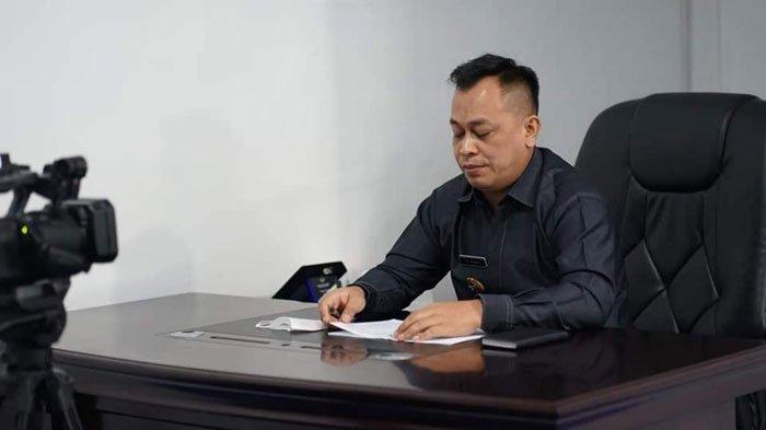 Bupati Lingga, Muhammad Nizar dan dua Mantan Bupati Lingga sebelumnya, Alias Wello dan Daria baru-baru ini diperiksa Bareskrim Polri terkait laporan PT CSA. Foto Bupati Lingga, Muhammad Nizar