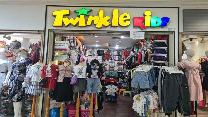 Tampak depan Toko Twinkle Kids yang berada di lantai 1 BCS Mall Batam