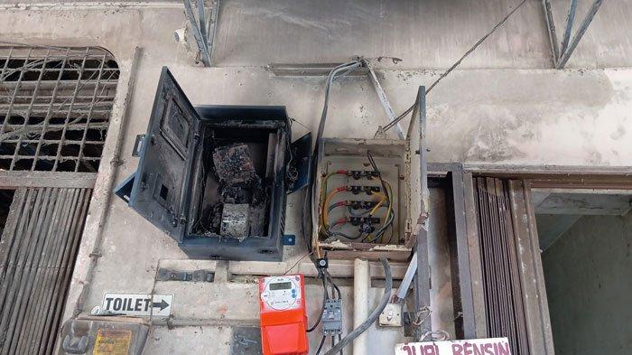 TRAFO PASAR BINCEN TERBAKAR - Potret trafo di Pasar Bincen Tanjungpinang usai kejadian trafo meledak dan picu kobaran api, Rabu (30/4/2025)