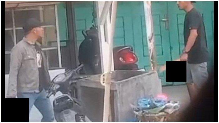 Abang beradik bacok-bacokan di Jalan Tambang Minyak, Kelurahan Bukit Jengkol, Kecamatan Pangkalan Susu, Kabupaten Langkat, Sumatera Utara, Selasa (29/10/2024).