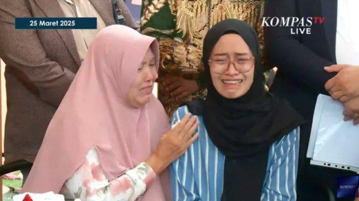 ANAK AKP LUSIYANTO - Anak dari Kapolsek Negara Batin AKP (Anumerta) Lusiyanto, Salsabila menangis histeris ketika menceritakan momen dirinya sudah tidak bertemu ayahnya selama setahun. Namun, saat bertemu, justru sudah dalam kondisi tak bernyawa setelah gugur akibat ditembak ssaat melakukan penggerebekan judi sabung ayam di Way Kanan, Lampung, pada Senin (17/3/2025) lalu.