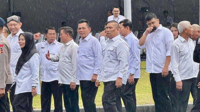 ANSAR -NYANYANG - Ansar-Nyanyang tampak antusias mengikuti seluruh rangkaian gladi bersih walaupun hujan turun di Monas, Jakarta, Rabu (19/02/2025).