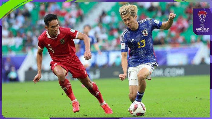 Bek Timnas Indonesia, Rizky Ridho dan gelandang Jepang Keito Nakamura di laga terakhir Grup D Piala Asia 2023, Rabu (24/1/2024).