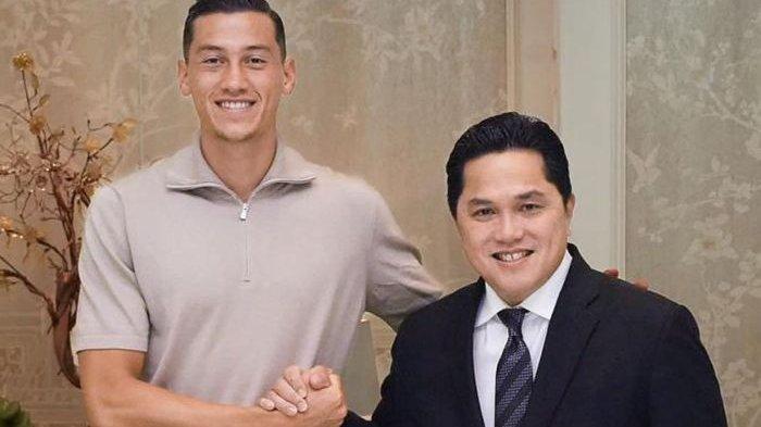 Bek Venezia FC, Jay Idzes saat bertemu Ketum PSSI Erick Thohir pada Rabu (6/9/2023).