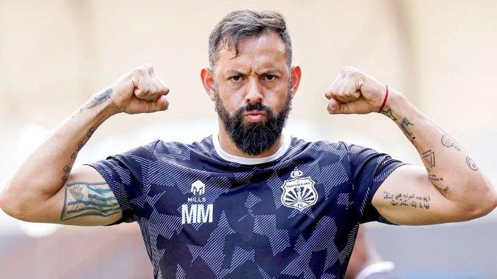 Pemain asing Bhayangkara FC, Matias Mier, berpose dalam sesi latihan jelang laga Bhayangkara FC vs Madura United pada pekan 26 BRI Liga 1 2022-2023. Minggu (19/2/2023).
