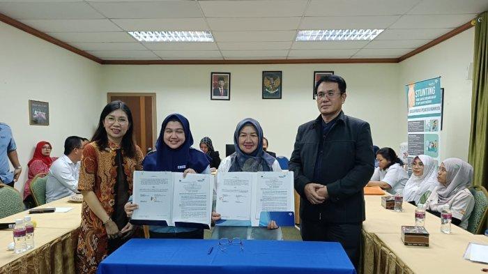 Tim BKKBN bersama para perwakilan perusahaan berfoto bersama usai sosialisasi program Pelayanan KB, bertempat di PT Tunaskarya Indoswasta, Mukakuning, Batam, Rabu (8/11/2023).