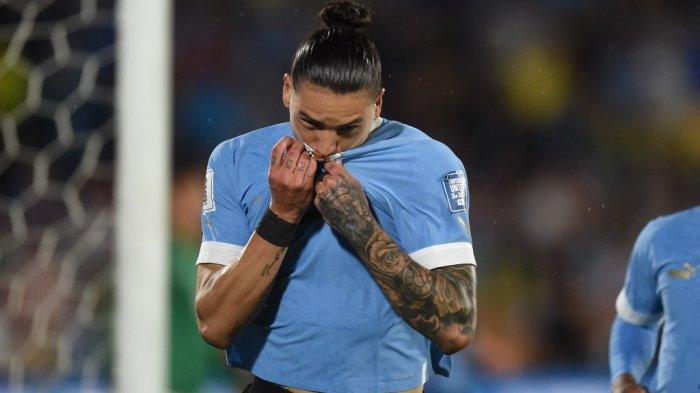 Uruguay Menang - Striker Uruguay Darwin Nunez selebrasi setelah cetak gol ke gawang Bolivia pada matchday 5 kualifikasi Piala Dunia 2026 Zona Conmebol, Selasa (21/11/2023) malam atau Rabu pagi WIB. Uruguay menang 3-0 atas Bolivia pada laga ini, dua gol di antaranya dicetak Darwin Nunez.