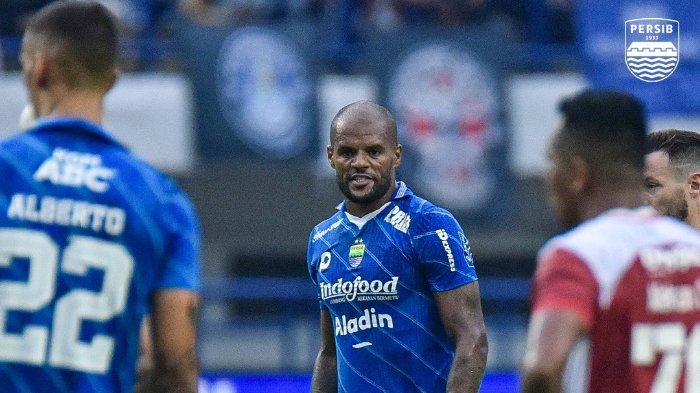 David Da Silva berhasil membawa Persib Bandung terlepas dari kekalahan di laga perdana mereka di BRI Liga 1 2023-2024 melawan Madura United lewat tendangan penalti. Minggu (2/7/2023).
