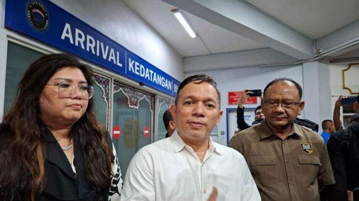 Direktur Badan Usaha Pelabuhan Badan Pengusahaan (BP) Batam, Dendi Gustinandar saat melihat langsung kondisi Pelabuhan Batam Center, Kamis (1/8/2024).