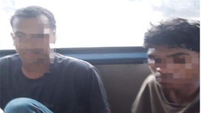 BEGAL DI BATAM - Mr (18) dan Fr (17), dua pelaku begal di Batam saat polisi meringkusnya baru-baru ini. Sambil membawa sajam, keduanya merampas motor yang dikendarai dua remaja Kecamatan Sekupang di Jalan Gajah Mada, Sabtu (19/7).