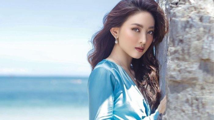 Natasha Wilona Ketawa Lihat Wajahnya di Gambar Belakang Truk