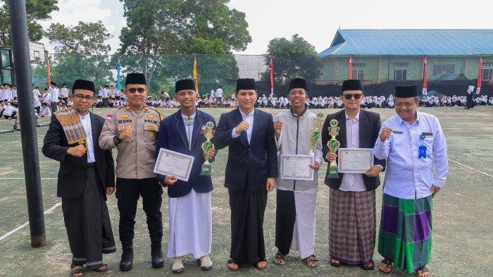 Memperingati Hari Santri Nasional 2024 setiap tanggal 22 Oktober di seluruh Indonesia.