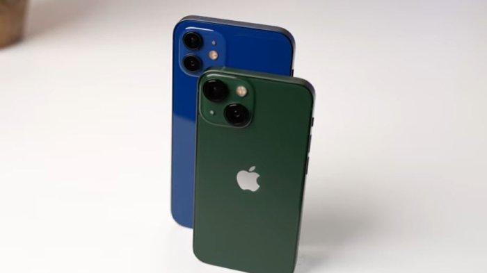 Ilustrasi iPhone 12 dan iPhone 13 Mini.