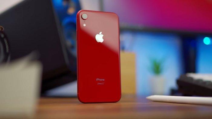 Ilustrasi iPhone XR red color