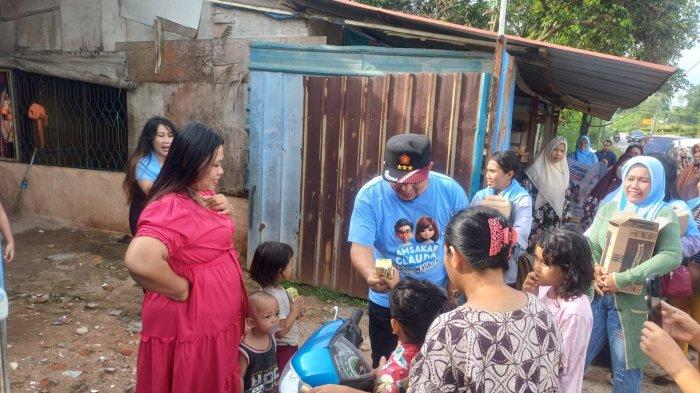 Kader Gerindra Batam melakukan pembagian Susu kepada Masyarakat Kota Batam.
