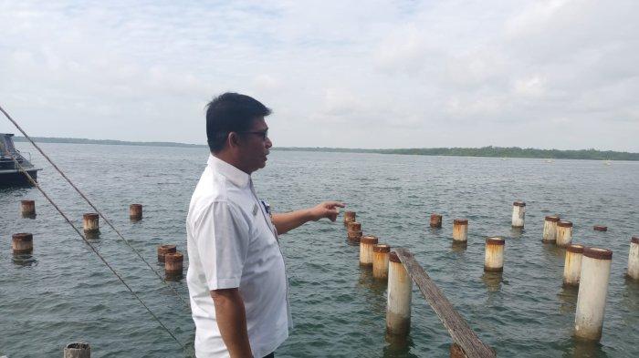 Kepala Dinas Perhubungan Kabupaten Natuna, Alazi menjelaskan lanjutan pembangunan Pelabuhan Rakyat Tanjung Payung Penagi, Kecamatan Bunguran Timur, Rabu (2/8/2023).