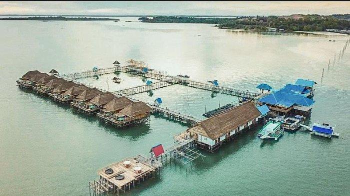 Kelong Pancing Madu Tiga di perairan Senggarang. Lokasi ini merupakan bagian destinasi wisata Tanjungpinang, Provinsi Kepri. Foto diambil belum lama ini.