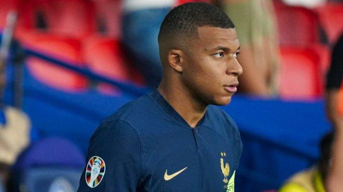 Bos Barcelona, Joan Laporta, memprediksi hadirnya Kylian Mbappe akan jadi masalah di ruang ganti Real Madrid.