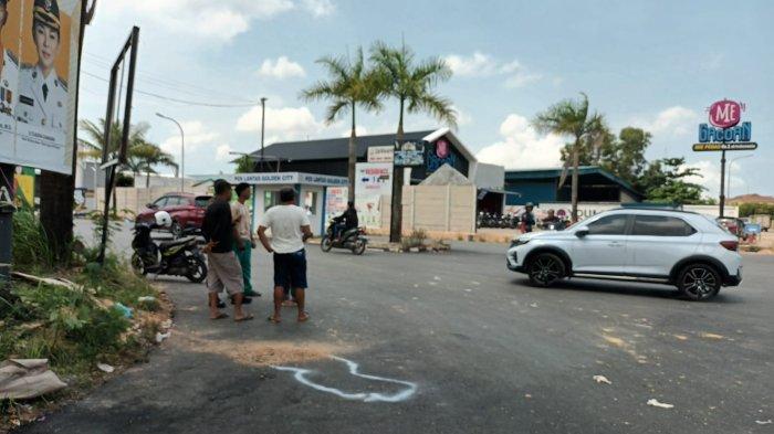 KECELAKAAN MAUT DI BATAM - Lokasi kecelakaan maut di Batam yang menewaskan satu orang penumpang motor matik di kawasan Golden City, Kecamatan Bengkong, Senin (30/6/2025).