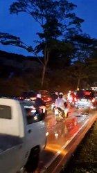 LONGSOR DI BATAM - Lokasi longsor di Batam tepatnya di Jalan Letjend Suprapto, Jumat (22/11/2024).