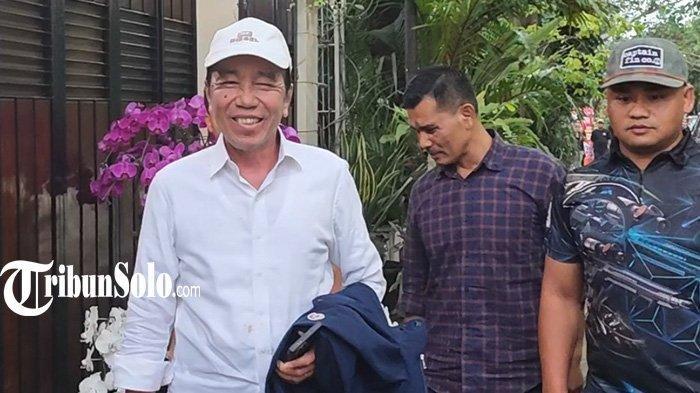 PENAMPILAN TERKINI JOKOWI - Mantan Presiden Joko Widodo menunjukkan wajahnya yang semakin membaik sepulang liburan, Sabtu (12/7/2025). Ajudan Jokowi, Kompol Syarif Muhammad Fitriansyah juga menjelaskan bahwa semenjak gejala mulai timbul Jokowi ditangani oleh Tim Dokter Kepresidenan.